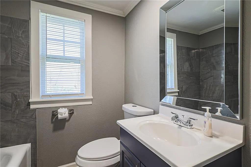 Amigo House